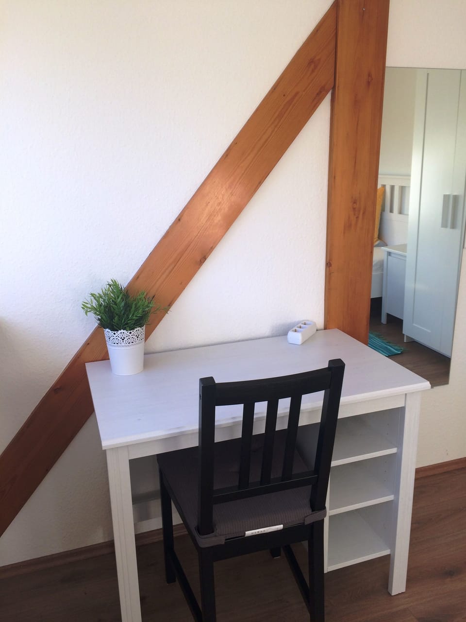 All rooms with table
