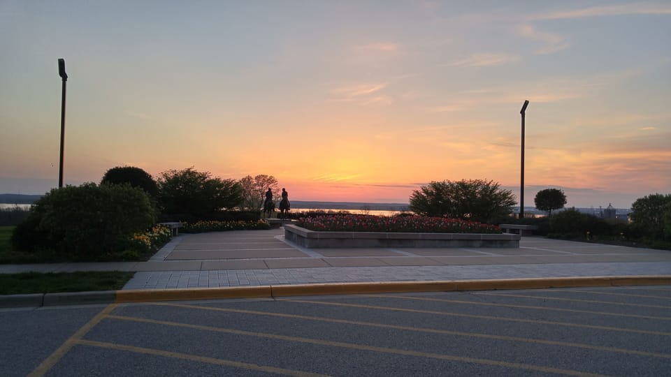 The cabin is close to Nauvoo if you want to check out the sights during the day.