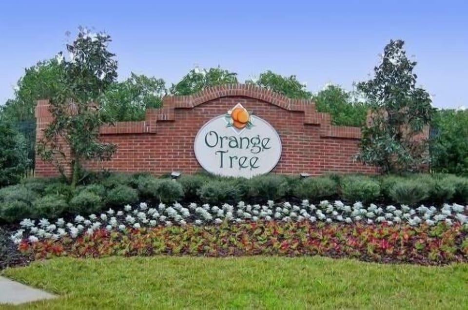 Entrance to Orange Tree Villa neighborhood
