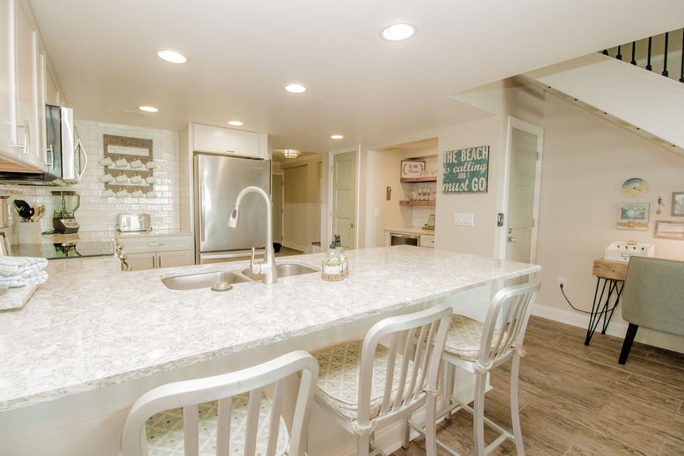 Spacious Breakfast Bar