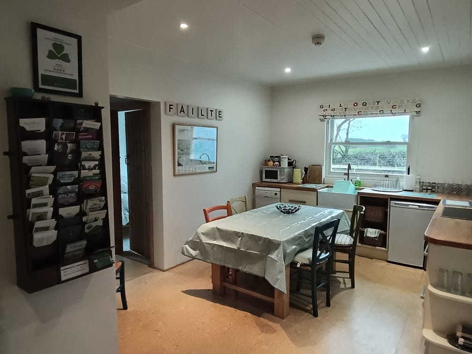 Fáilte Tigh Mhic.  The kitchen with extendable dining table 