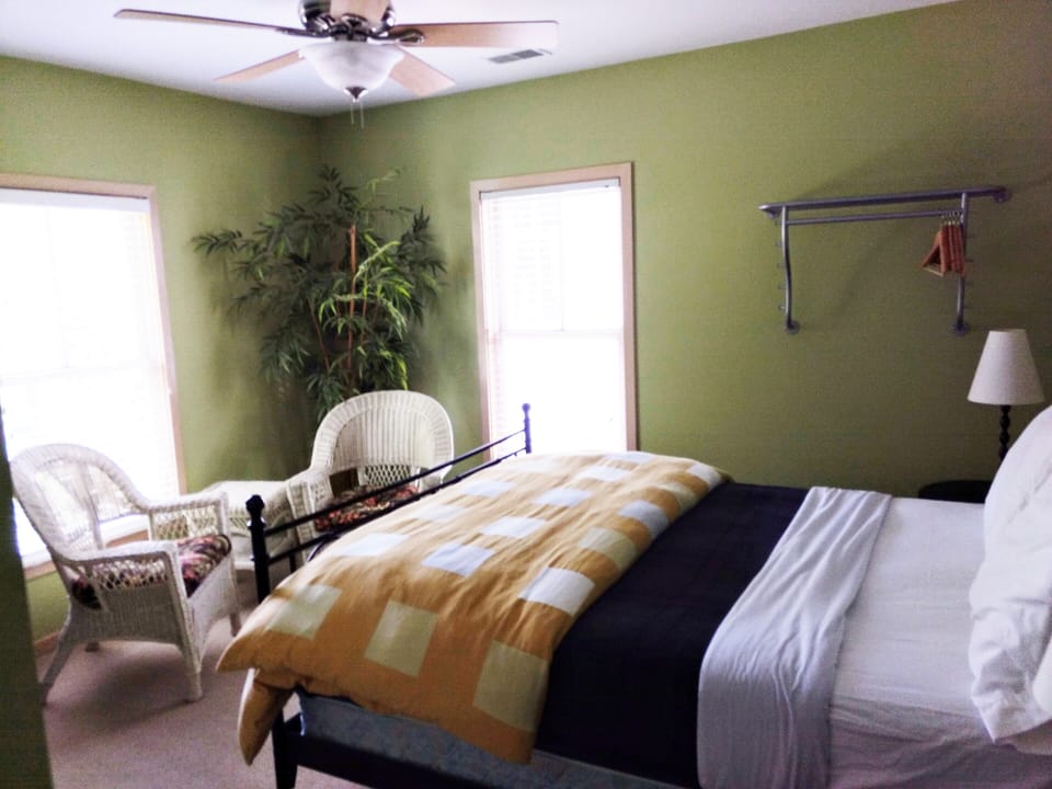 Queen Bedroom