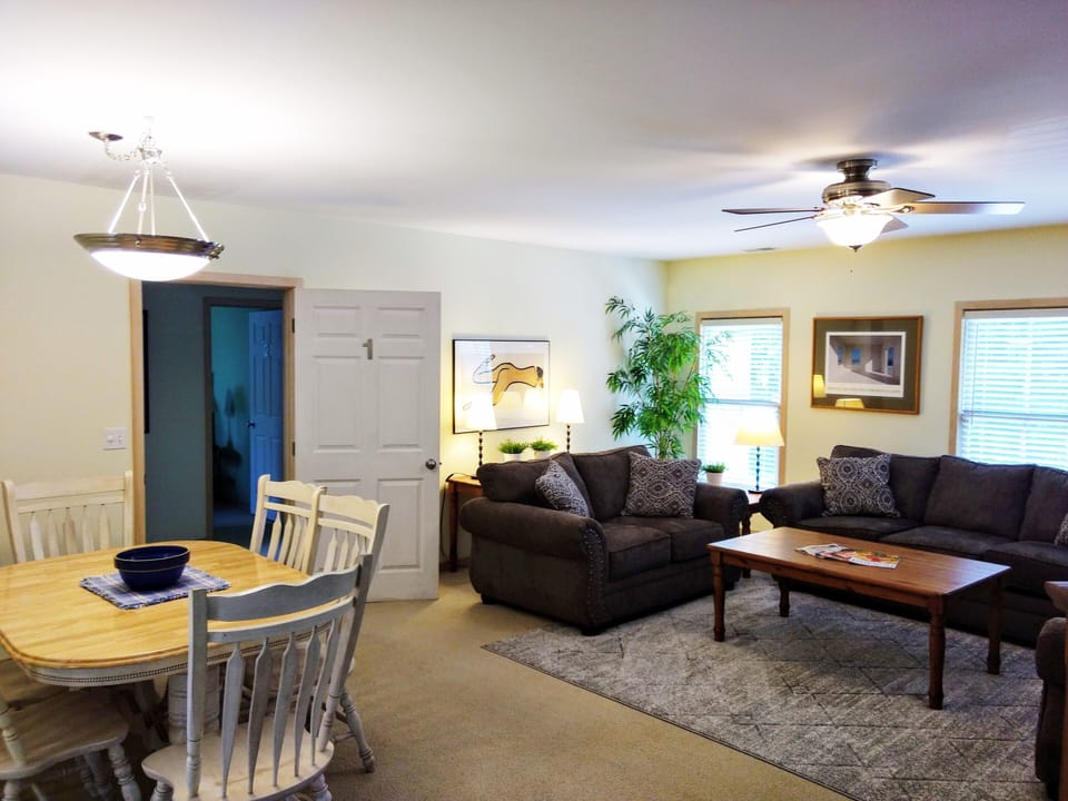 Living/Dining Area