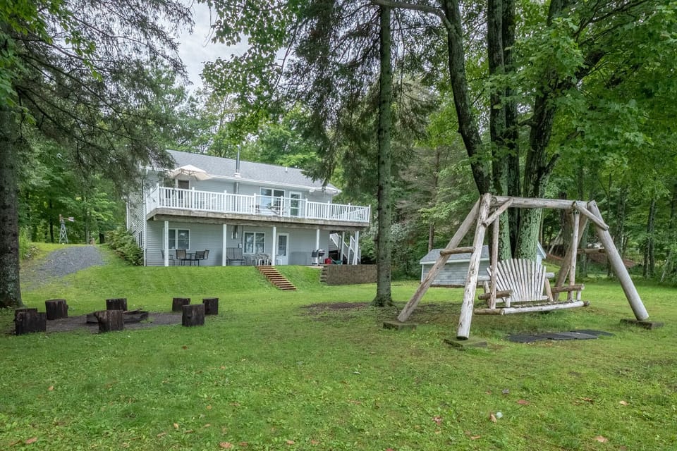 We also got a special treat of seeing a bear in the neighbors yard! It was nature at its finest in a very luxurious house. There was even gaming tables to play when it rains. Would definitely go back!