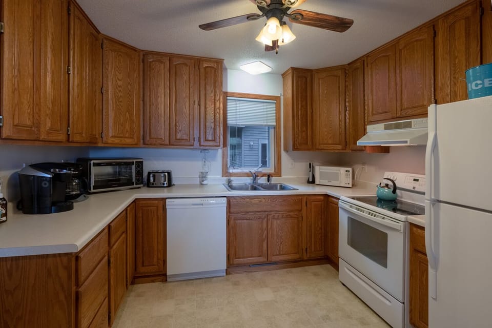 We really liked the pontoon & kayaks and swimming in the lake! The inside is so adorable too! And central air conditioner and TVs in the bedrooms!