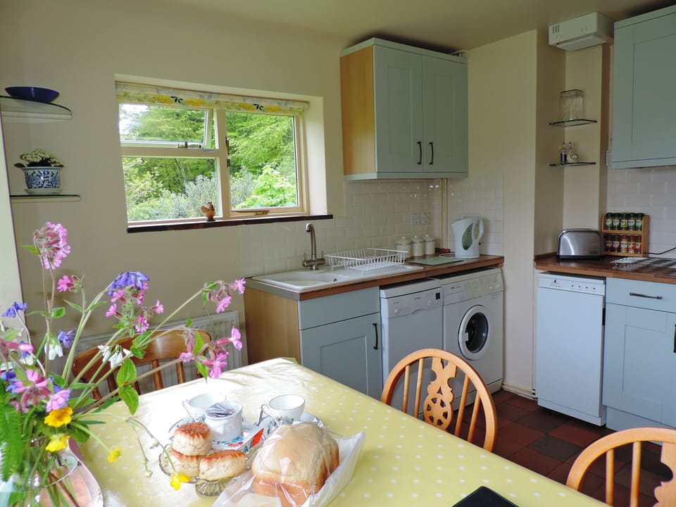 Clean and light - kitchen/diner