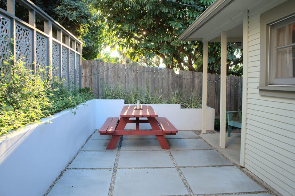 Picnic table with the cottage on the right.