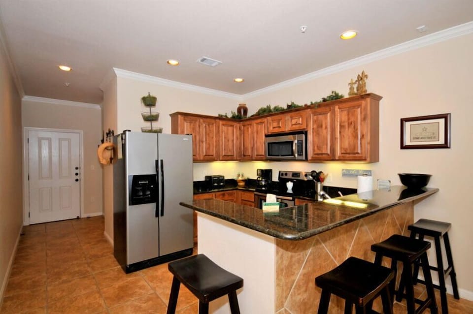 Fully furnished kitchen.