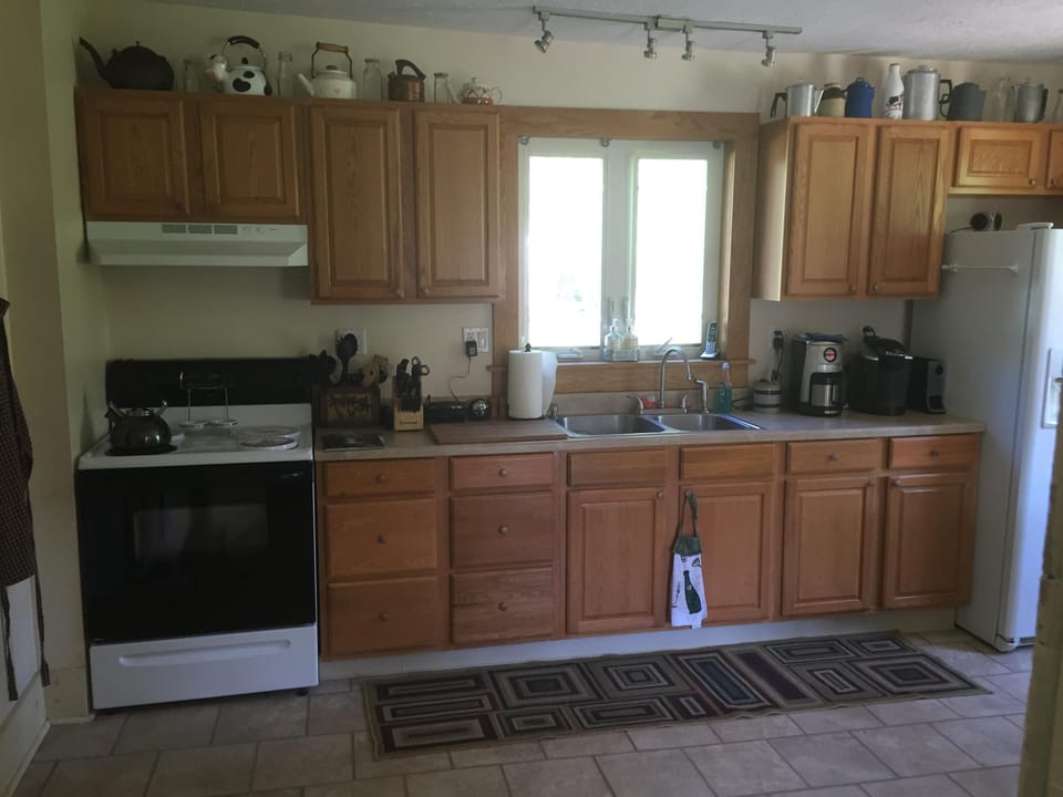 Kitchen includes a regular coffee maker and Keurig