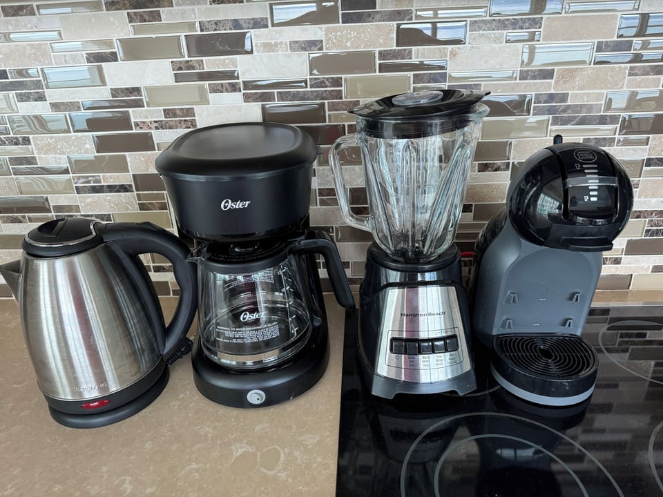 Kettle, Coffee Maker, Blender, Nescafé Dolce Gusto