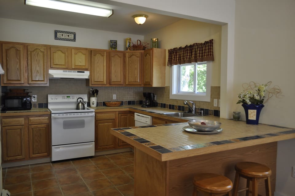 full stock kitchen with pots &pan
dishes , stack washer/dryer 