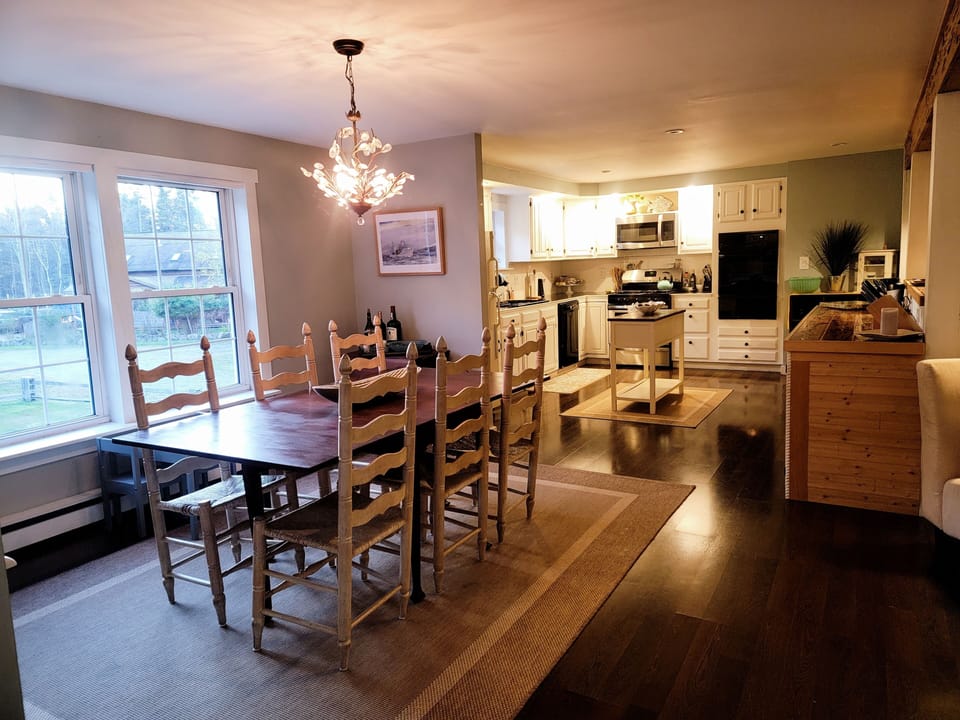 Kitchen/dining.