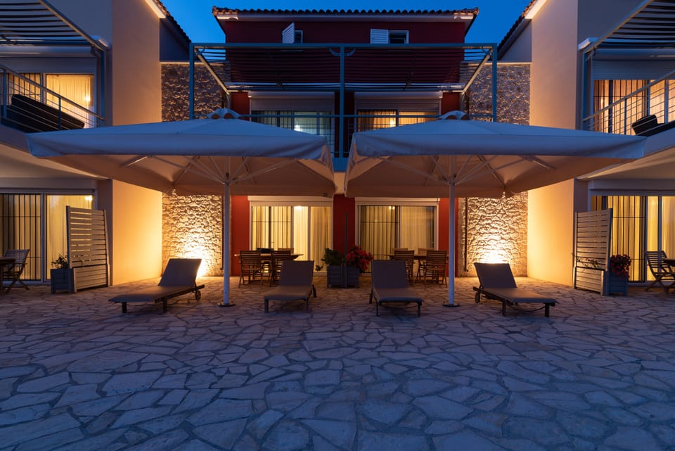 the outdoor dining on the paved veranda