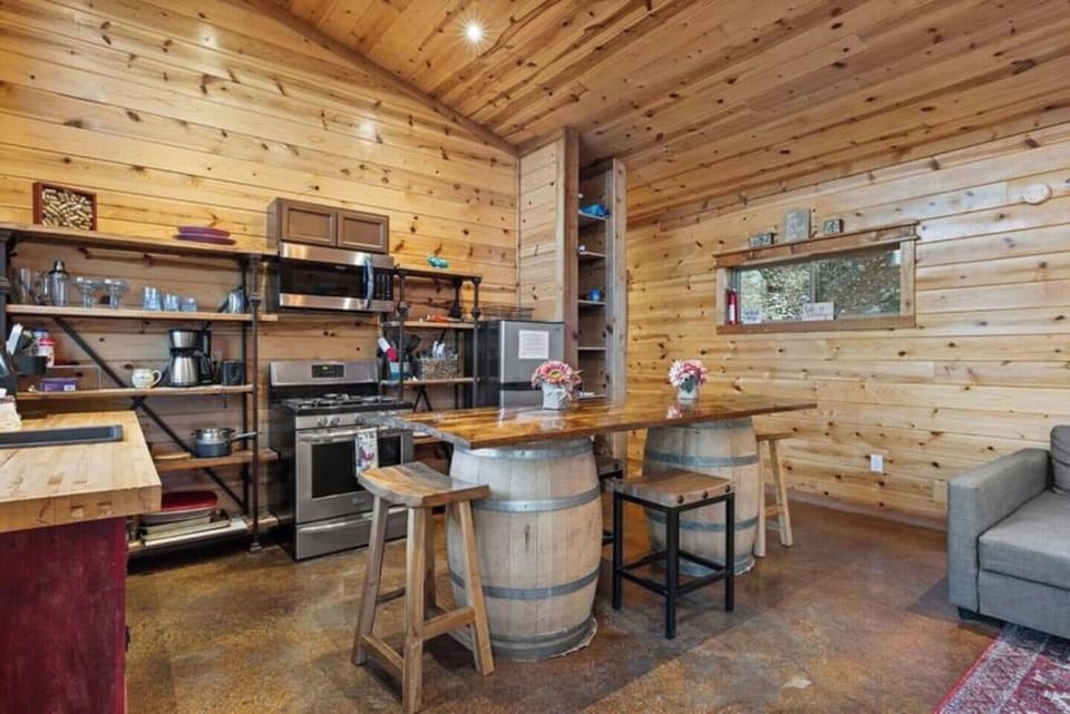Bella Vista has a fully stocked kitchen with an astounding view
