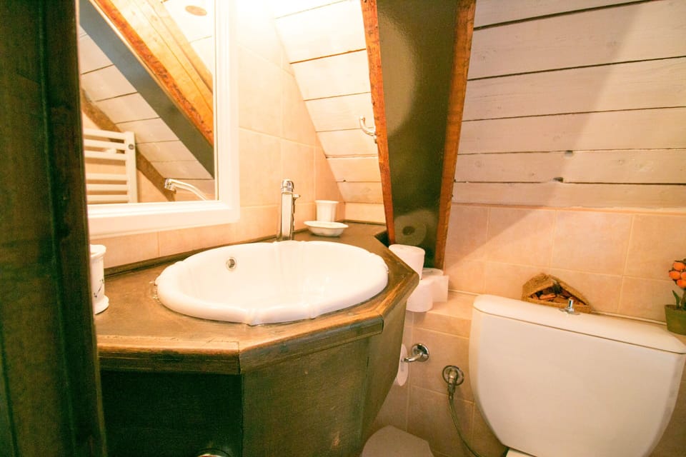 Top floor private bathroom with WC, left-hand side room