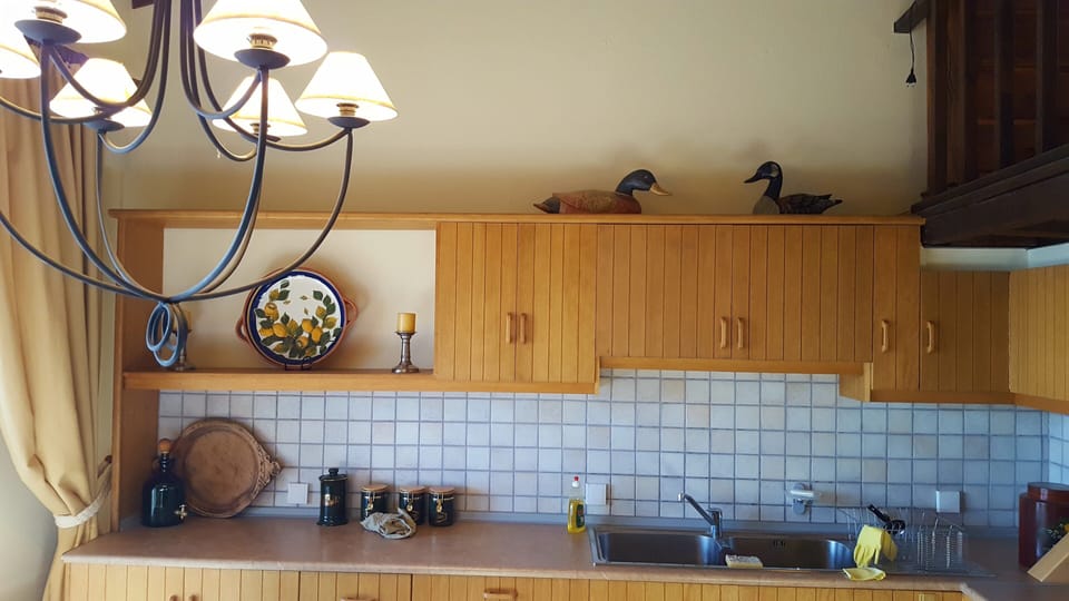 Kitchen bench
