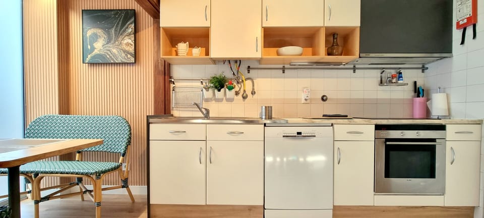 Fully Equipped Kitchen & Dining Area
