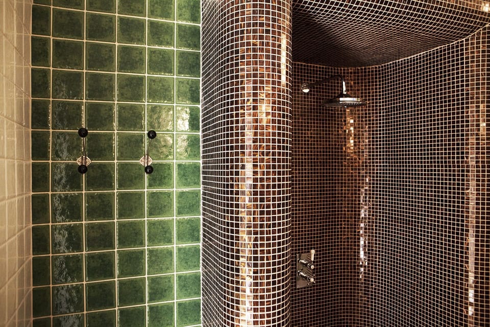 walk in shower with floor heating