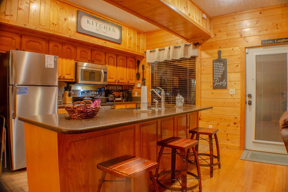 Full kitchen
