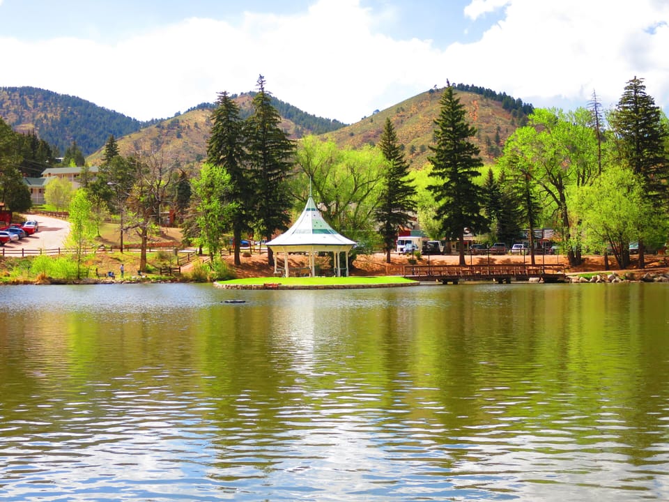 GREEN MOUNTAIN FALLS LAKE AND PARK ARE WITHIN A SHORT WALKING DISTANCE 