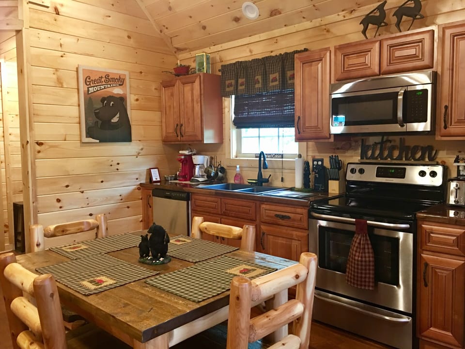 Beautiful log Kitchen table Seats 4