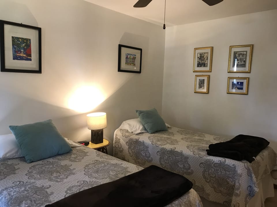 Guest bedroom 