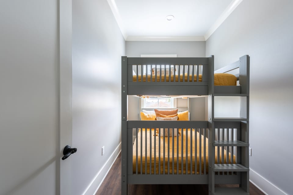  Full sized Bunk Bedroom