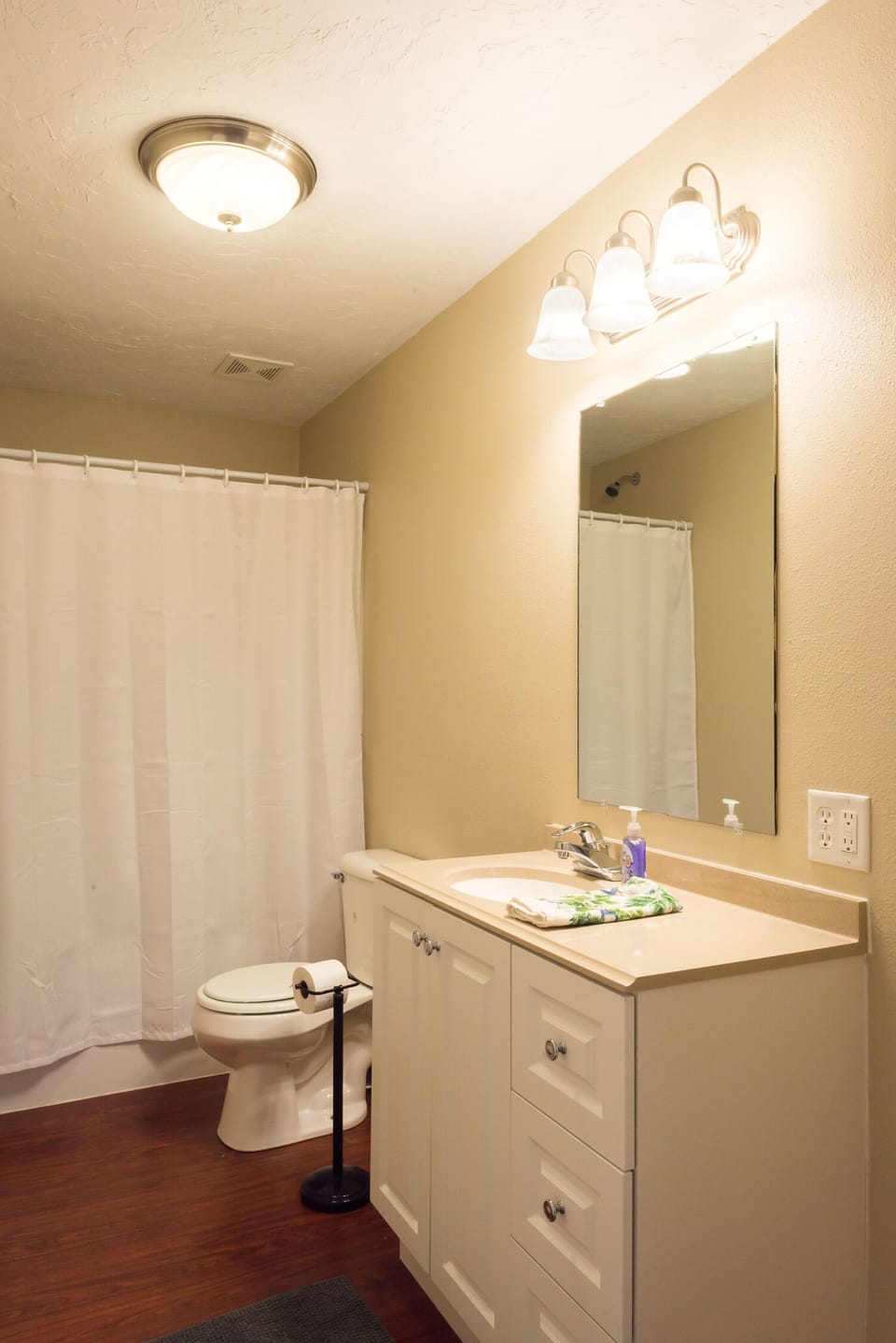 Bathroom 4- en-suite to bedroom 4