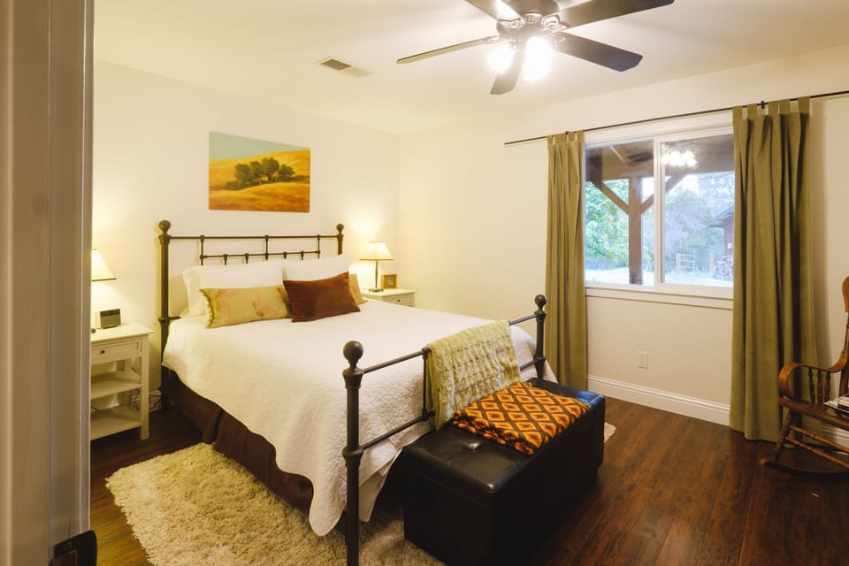 Middle bedroom.