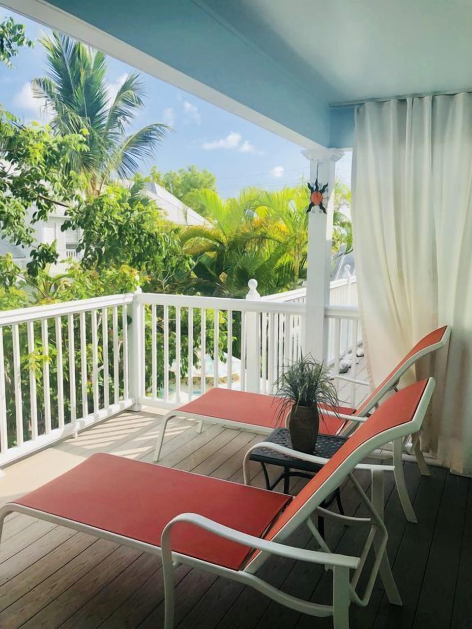 2 Chaise Lounges - Are you starting to feel relaxed?