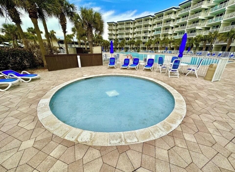 Baby pool - 30 seconds from our room