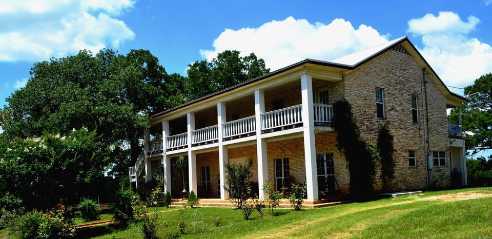 The front view of the main home at Trails End Ranch
