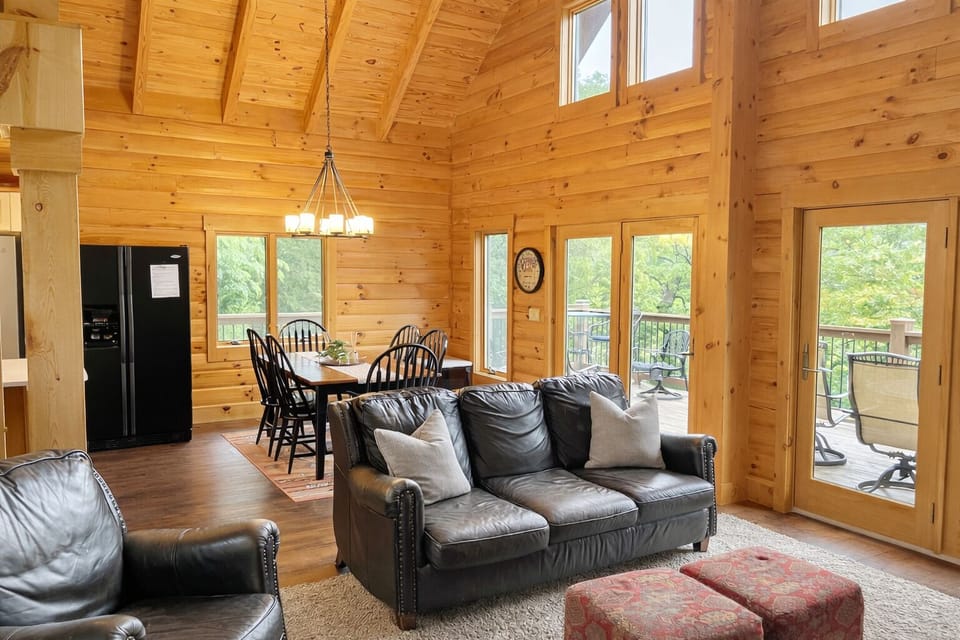 Beautiful view of the deck and Beaver Lake!