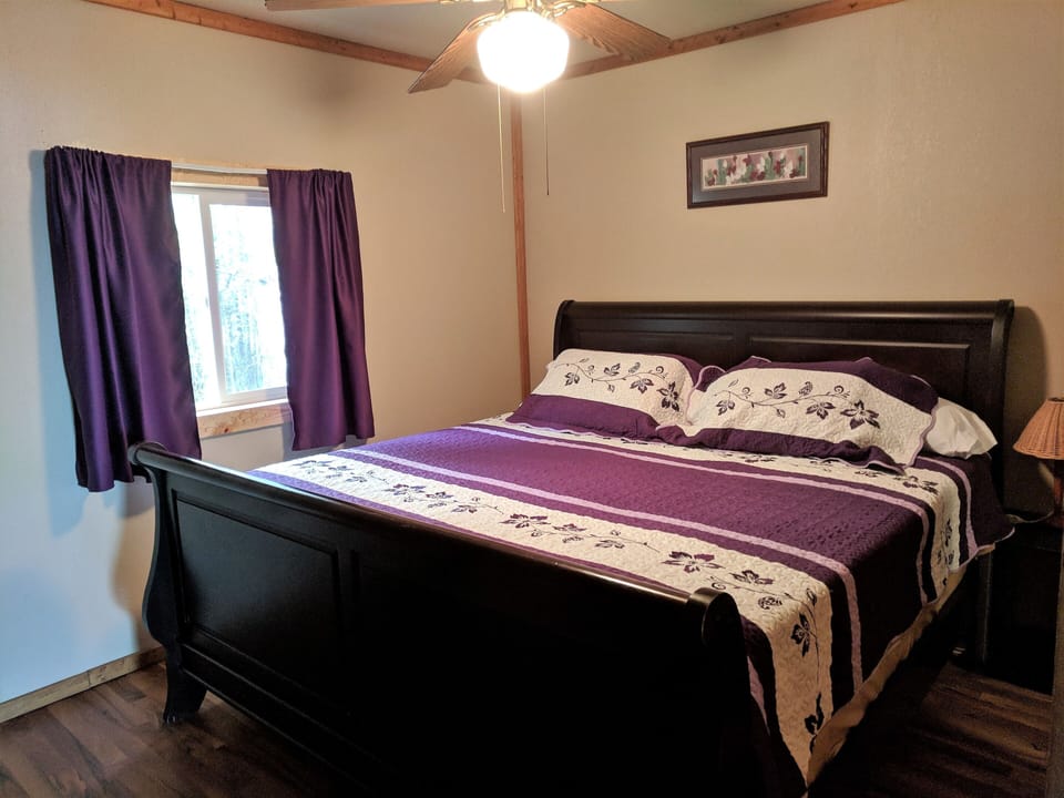 King in 2nd level bedroom w/master bath