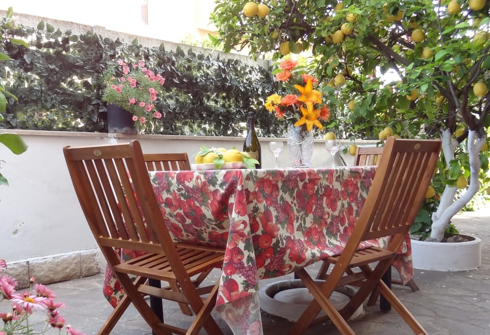 relax al fresco..