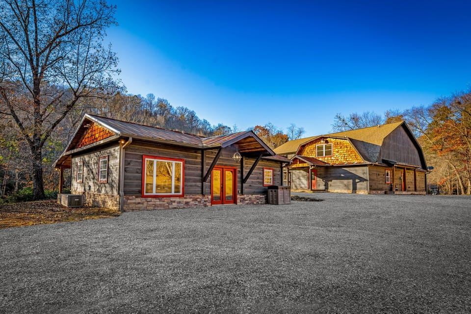 Main House and detached space entertainment area 
