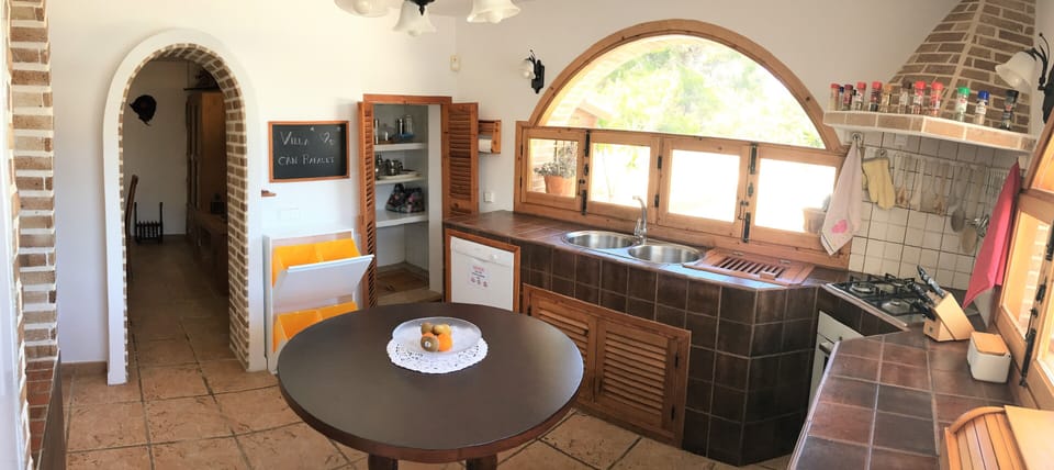 KITCHEN: Pantry, dishwasher, big waste bins