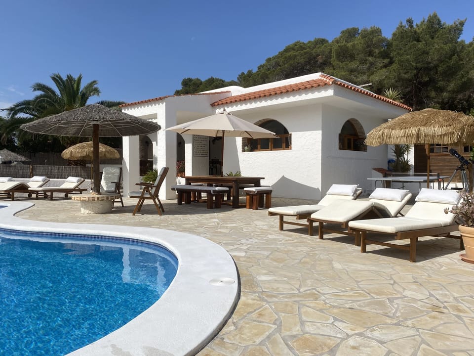 VILLA CAN RAFALET, QUALITY FOR DREAM HOLIDAYS.
24-hour assistance.