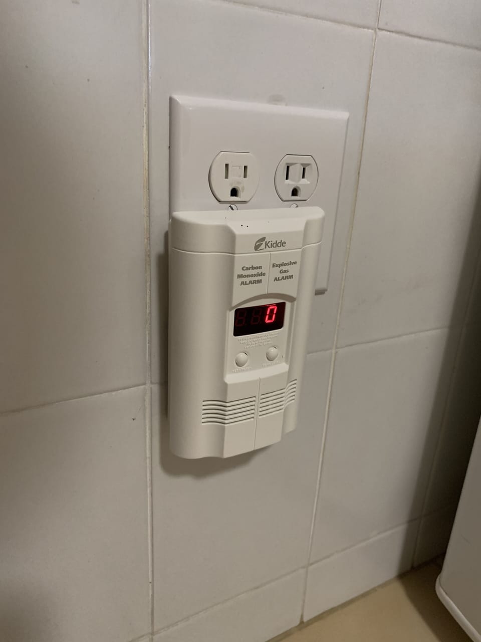 Gas leak and carbon monoxide detector in the kitchen