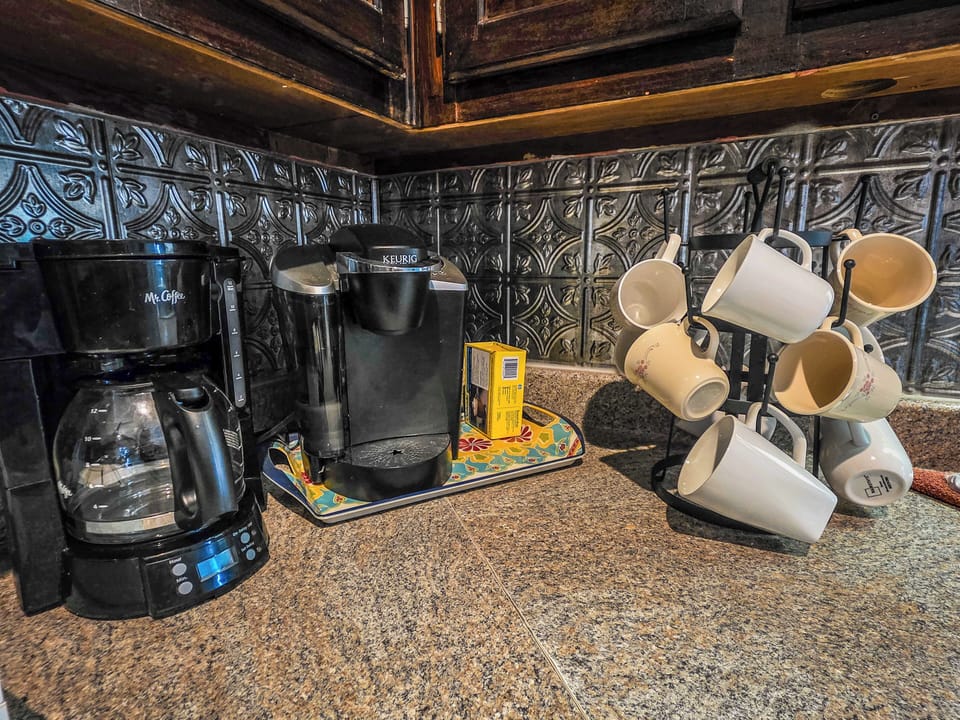 Regular pot & K-cup coffee makers