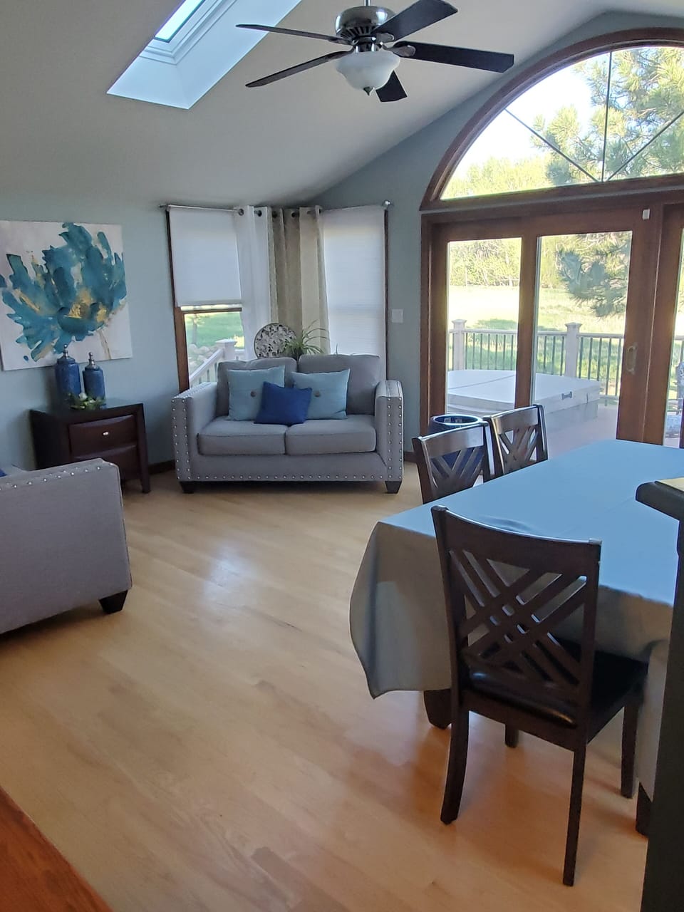 sunroom with table that seats 6 extra seating