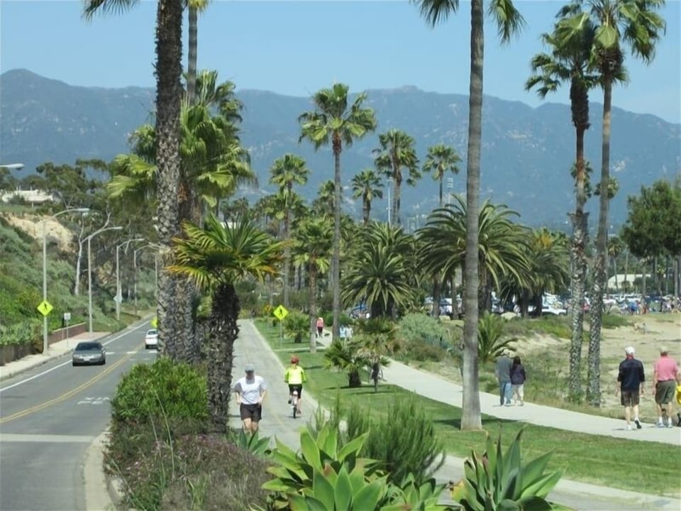 Bike path, 2 blocks away. Ride your bike to wharf, shops, restaurants.