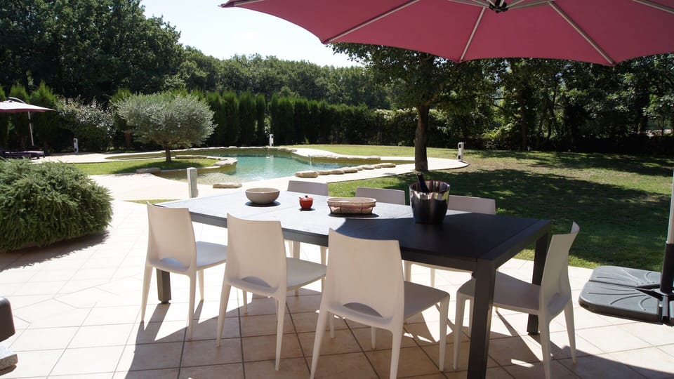 Garden dining