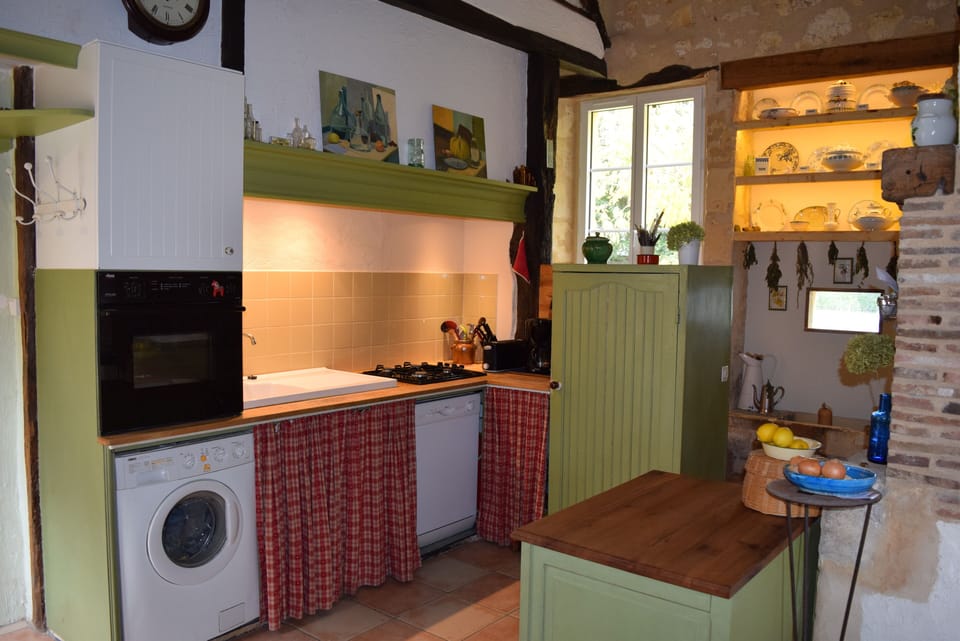 Spacious, well equipped kitchen