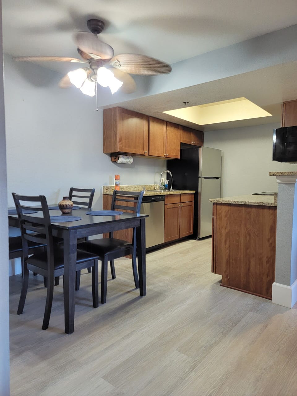 Dining area, kitchen