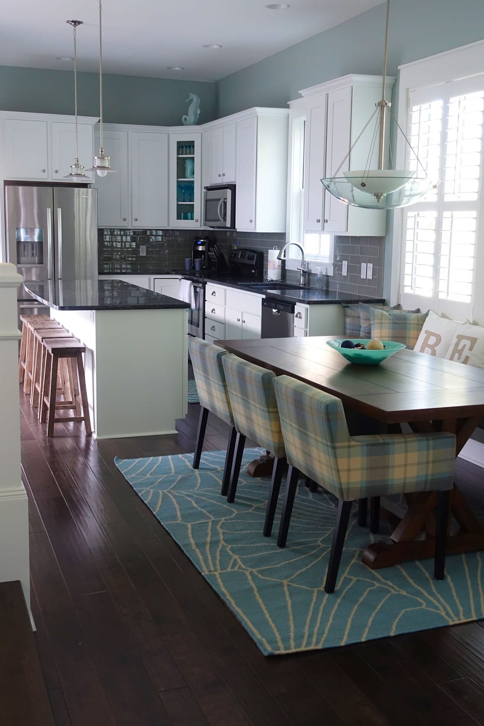 Open kitchen with seating for 4 at the island