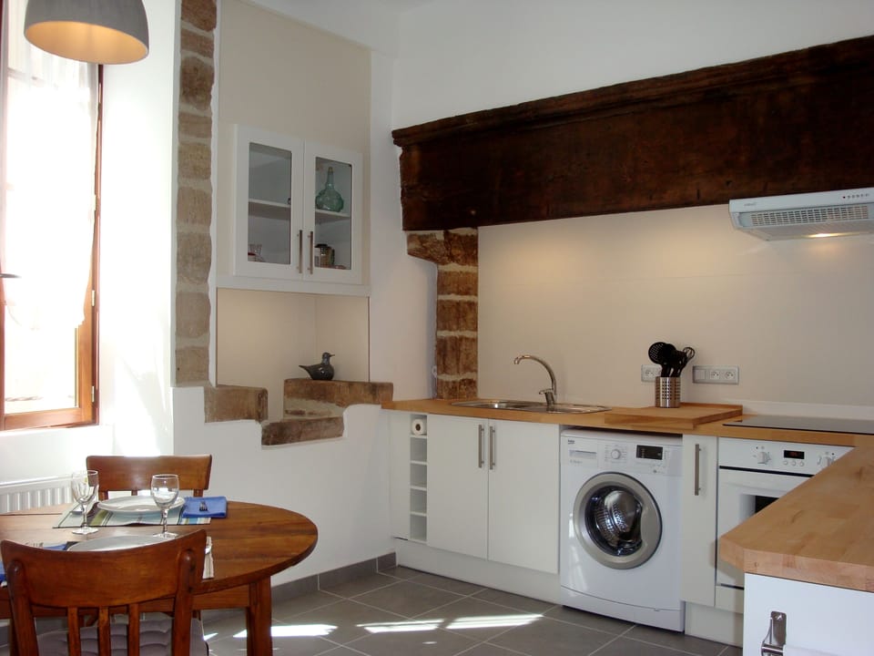 fully equipped modern kitchen