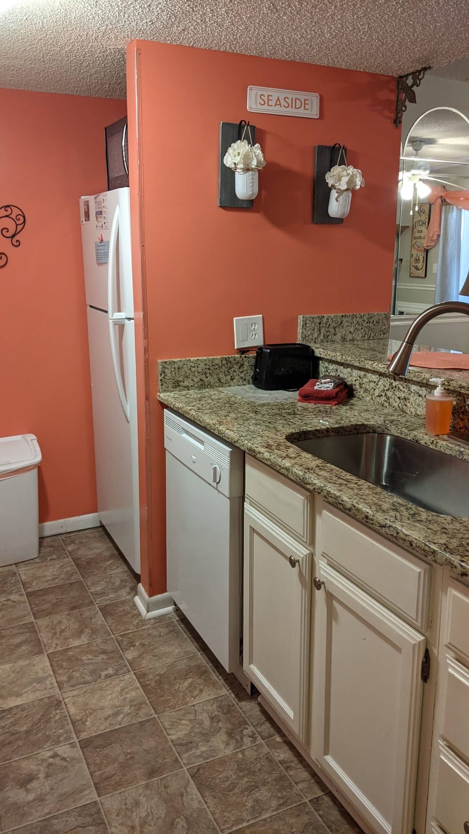 Beautiful Terra Cotta kitchen and everything needed to prepare a delicious meal!
