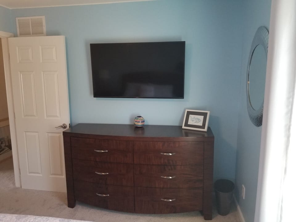 5th Bedroom - Queen Bed