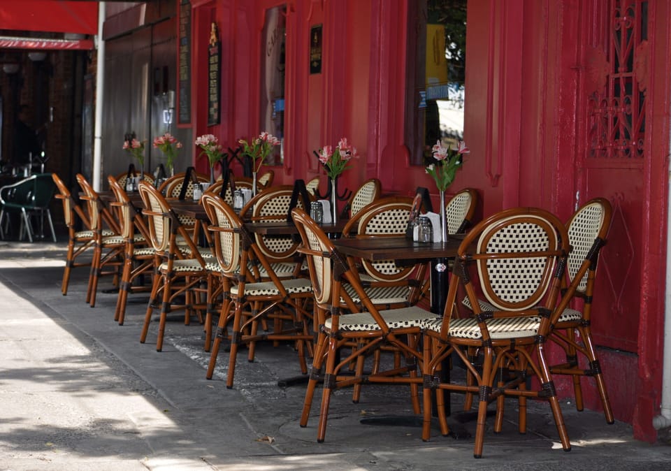 Many Good Restaurants &amp; Quaint Cafes Around the Corner... ENJOY!